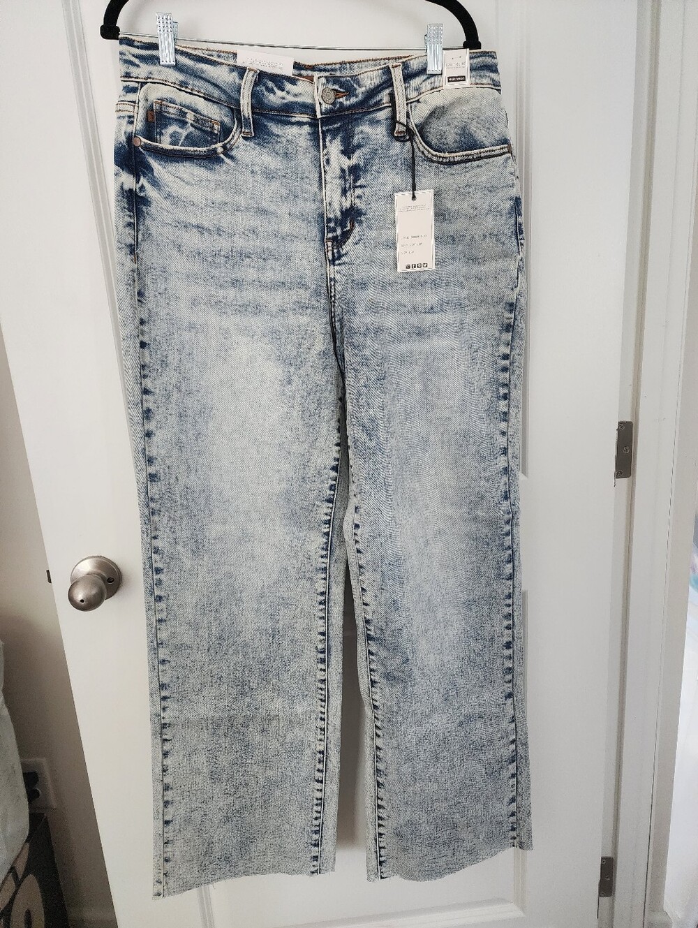 NWT! Judy Blue Light Acid-Wash Women's Jeans - Comfortable Wide Leg. Size 16w.